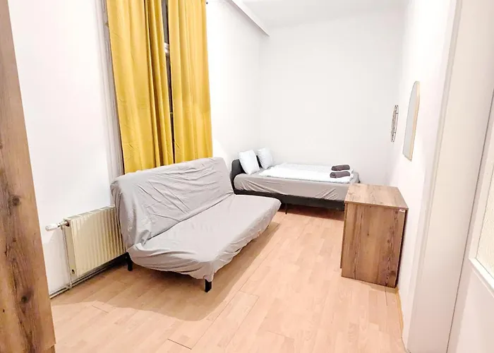 Hospedagem domiciliar Spacious - 15 Min From Airport & Center, 5 Min From Main-bus Station Ez8