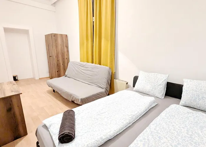 Spacious - 15 Min From Airport & Center, 5 Min From Main-bus Station Ez8 *