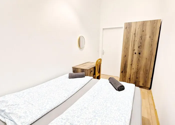 Spacious - 15 Min From Airport & Center, 5 Min From Main-bus Station Ez8
