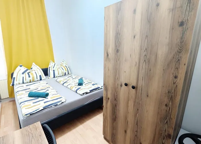 Spacious - 15 Min From Airport & Center, 5 Min From Main-bus Station Ez8