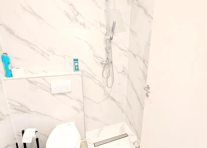 Spacious - 15 Min From Airport & Center, 5 Min From Main-bus Station Ez8